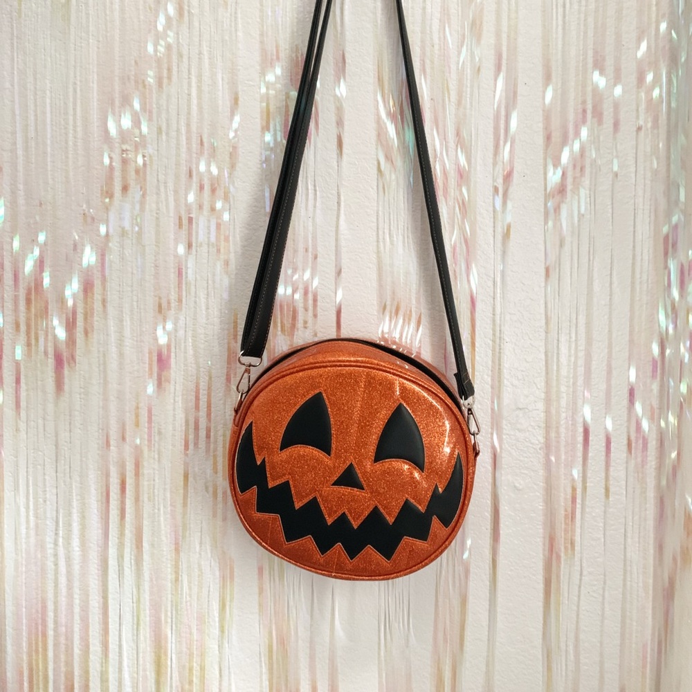 Love pain and stitches crossbody bag!